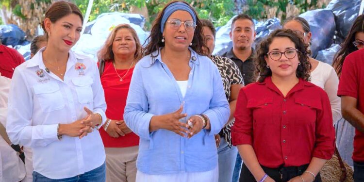 Delegación de CSL entrega tres toneladas de PET al DIF Los Cabos