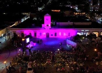 Realizan en Los Cabos encendido de luces en homenaje a la lucha contra el cáncer de mama 