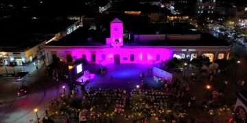 Realizan en Los Cabos encendido de luces en homenaje a la lucha contra el cáncer de mama 