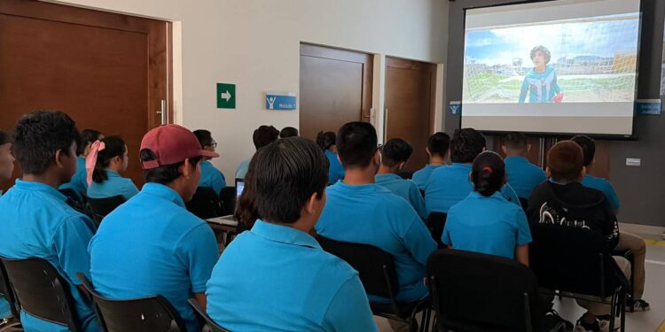 En Baja California Sur, de manera única en el país, se presentó la Muestra Nacional de Imágenes Científicas 2025 (MUNIC), dirigida a personas con discapacidad, síndromes, trastornos, neurodiversidad y autismo, informó Jorge Alberto Vale Sánchez, titular del Instituto Sudcaliforniano para la Inclusión de las Personas con Discapacidad (ISIPD).