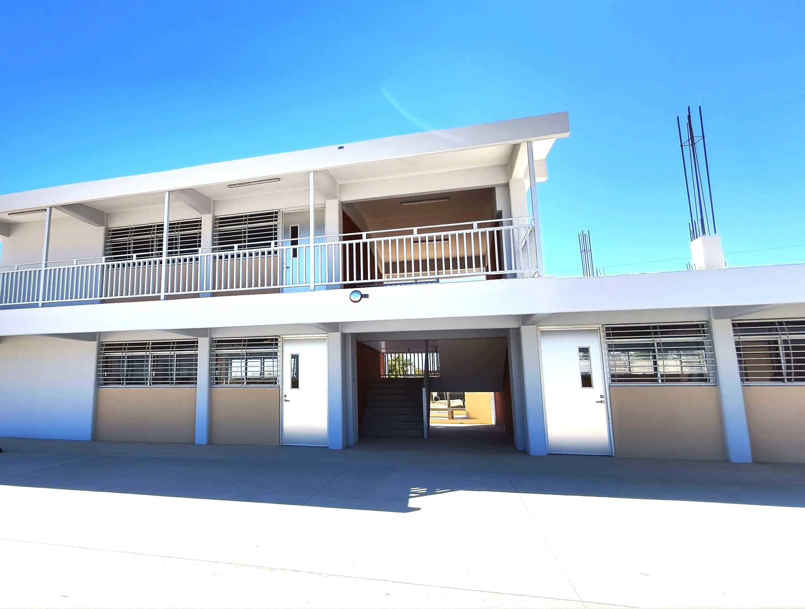 Gobierno del Estado construye 96 aulas para fortalecer la educación básica en BCS