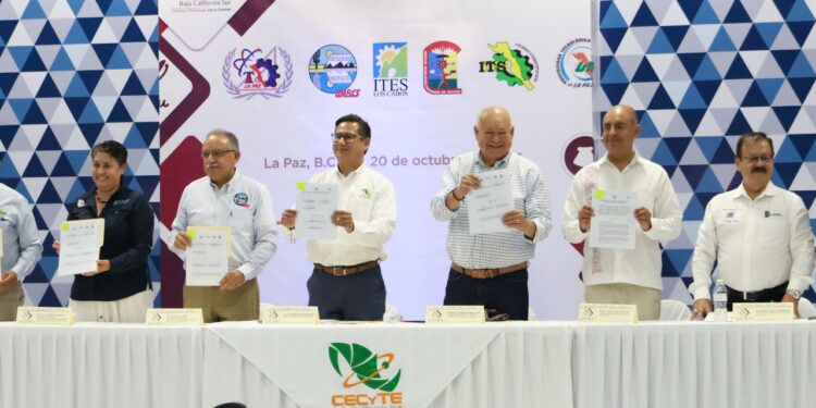 Gobernador Castro Cosío firma un acuerdo que facilita el acceso a la educación superior a estudiantes del CECyTE