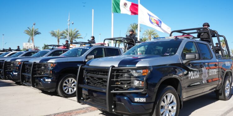 Fortalecen el parque vehicular de la SSPE con la entrega de unidades operativas