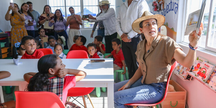 Inaugura Milena Quiroga biblioteca infantil en Las Pocitas