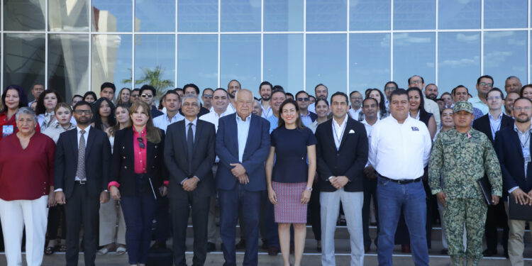 Participa Milena Quiroga en la 1ra Cumbre Internacional de Especialistas en Comercio Exterior y Aduanas 2025 