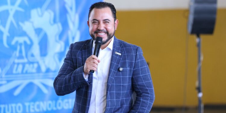 Participa Christian Agúndez en encuentro académico con estudiantes del Tecnológico de La Paz