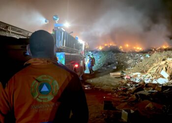 Atiende Ayuntamiento de Los Cabos incendio en basurero de Las Cuevas; continúan labores de mitigación