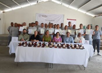 Clausura SEDIF cursos de capacitación en el CERESO de La Paz