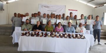 Clausura SEDIF cursos de capacitación en el CERESO de La Paz