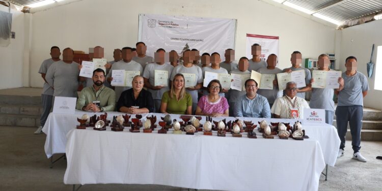 Clausura SEDIF cursos de capacitación en el CERESO de La Paz