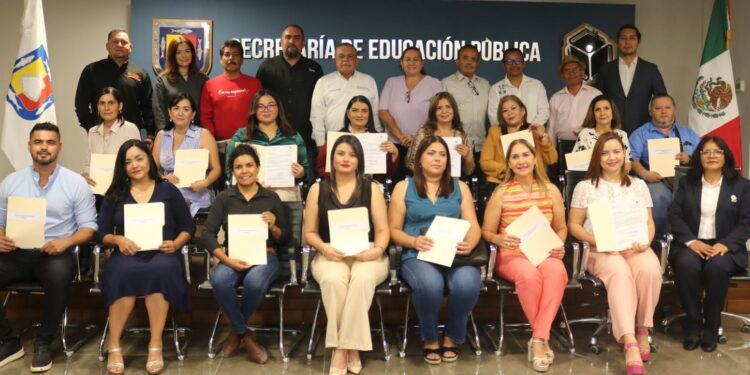 Otorgan 19 becas-comisión a docentes de BCS para estudios de posgrados 