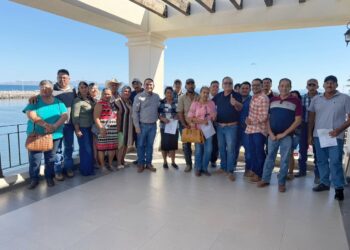 Entrega Gobierno Estatal microfinanciamientos a talabarteros de Loreto