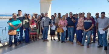 Entrega Gobierno Estatal microfinanciamientos a talabarteros de Loreto