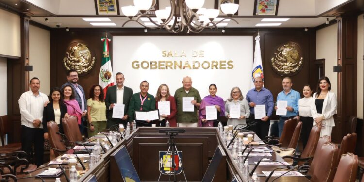 Encabeza Víctor Castro firma de convenio para fortalecer la atención a mujeres víctimas de violencia