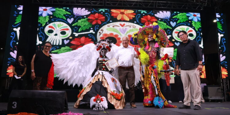 Encabeza Víctor Castro, el festival de Día de Muertos en la Unidad Cultural Jesús Castro Agúndez