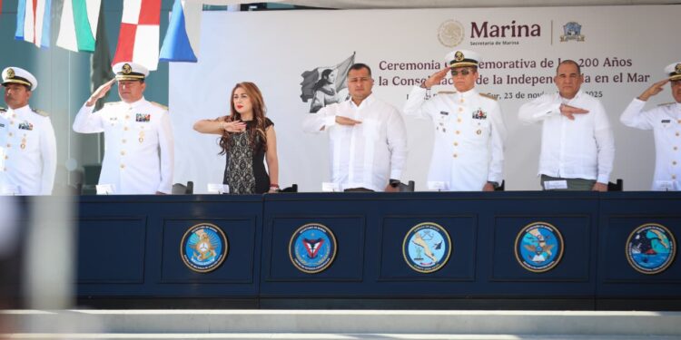 Preside Saúl González acto conmemorativo por los 200 años de la Independencia en el Mar