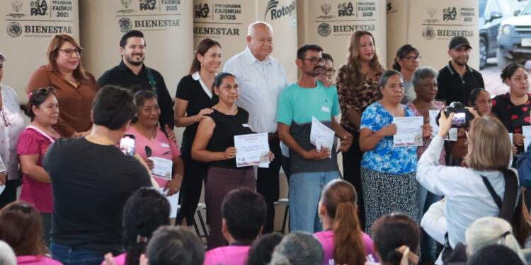 Entrega Castro Cosío, espacio comunitario y anuncia obras de pavimentación en Villas de Guadalupe