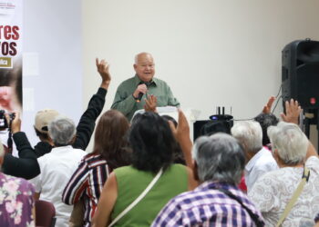 Encabeza Víctor Castro, jornada de entrega de auxiliares auditivos para personas en situación vulnerable
