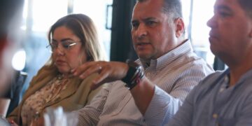 Impulsa Saúl González el diálogo ciudadano como motor de desarrollo en BCS