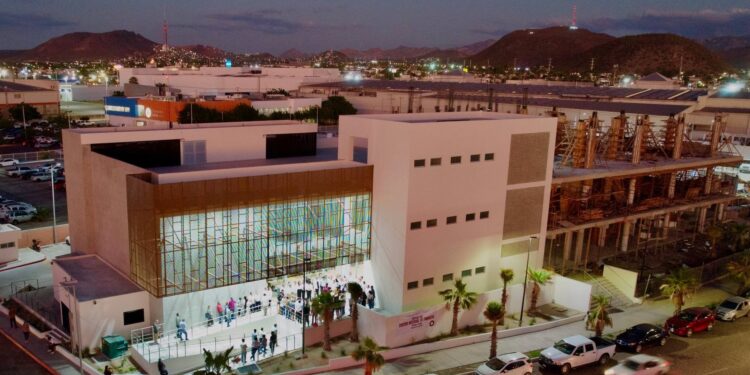 Entrega gobernador Víctor Castro primera etapa del Centro Integral de Finanzas