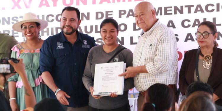 Gobernador VCC pone en marcha trabajos de pavimentación en la colonia Los Cangrejos de Cabo San Lucas