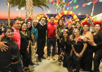 Vivió La Paz colorido y exitoso festival de Día de Muertos en el malecón