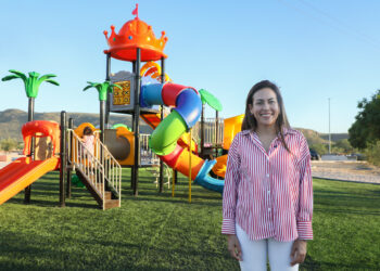 Inaugura Milena Quiroga área de juegos infantiles en “El Piojillo”