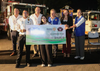 Recibe Bomberos de La Paz donativo del programa de redondeo en tiendas Aliser