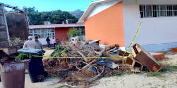 Realiza Servicios Públicos limpieza en planteles educativos de Cabo San Lucas
