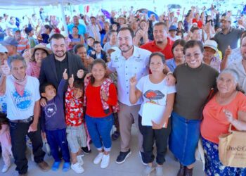 Habitantes de la colonia Leonardo Gastélum reciben pavimentación integral con concreto hidráulico 