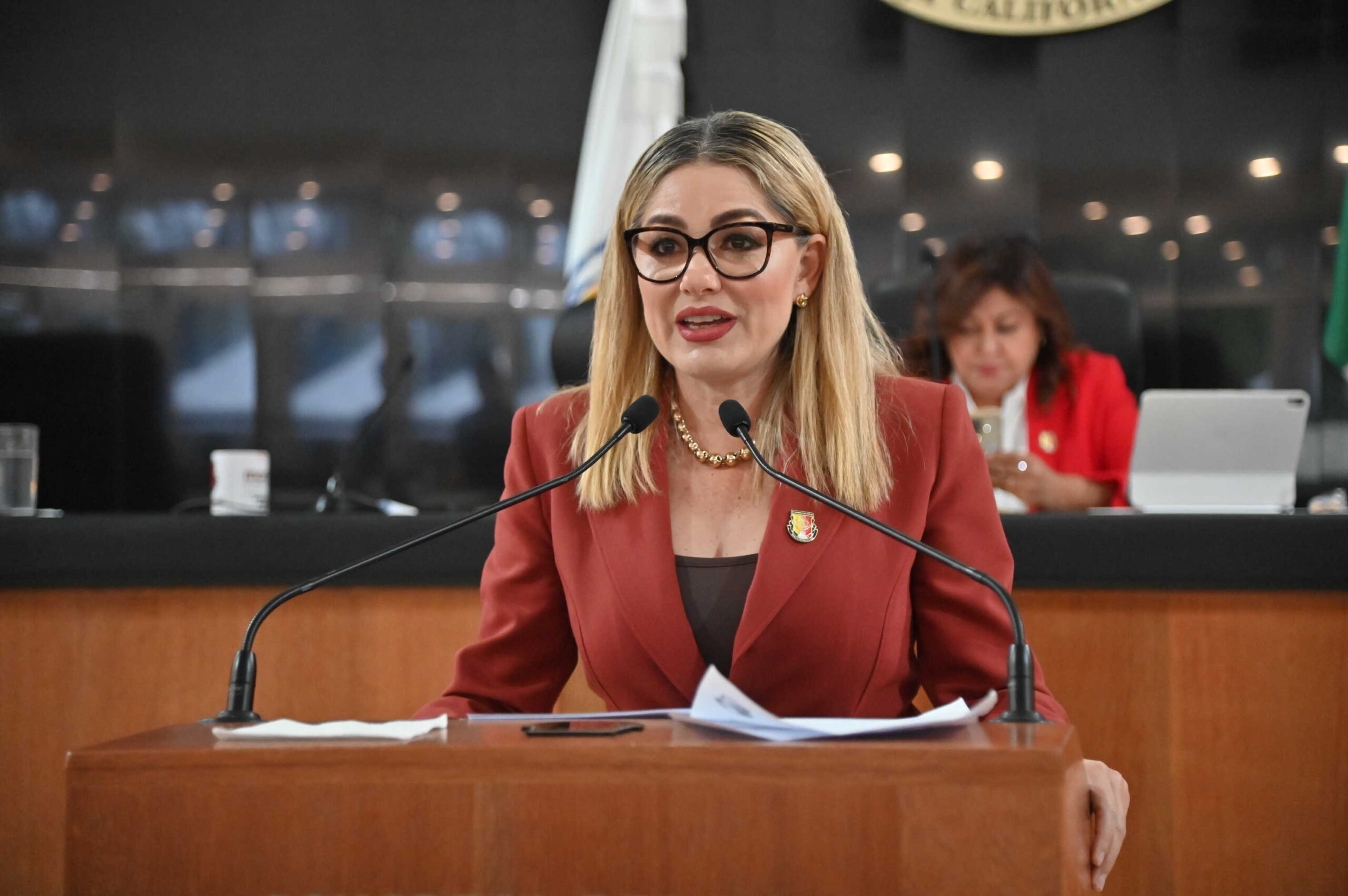 Presenta diputada Karina Olivas iniciativa para regular cirugías estéticas en menores de edad en BCS