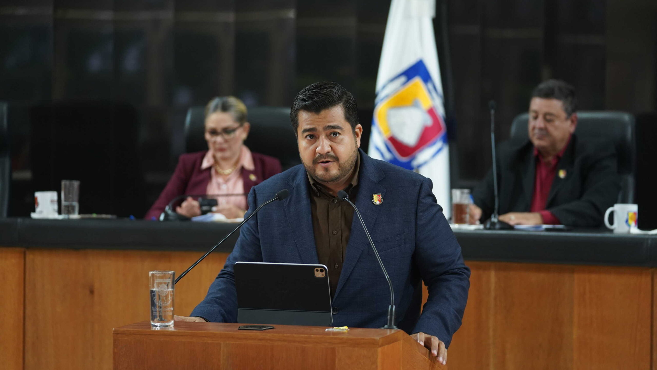 Propone diputado Omar Torres incorporar en BCS gobernadores de velocidad a vehículos de carga pesada 