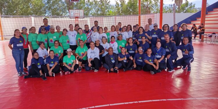 Destaca equipo femenil de cachibol del ISSSTE BCS en encuentro deportivo en Comondú