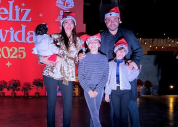 Viven familias cabeñas la magia del Encendido del Árbol Navideño en San José del Cabo y delegaciones municipales