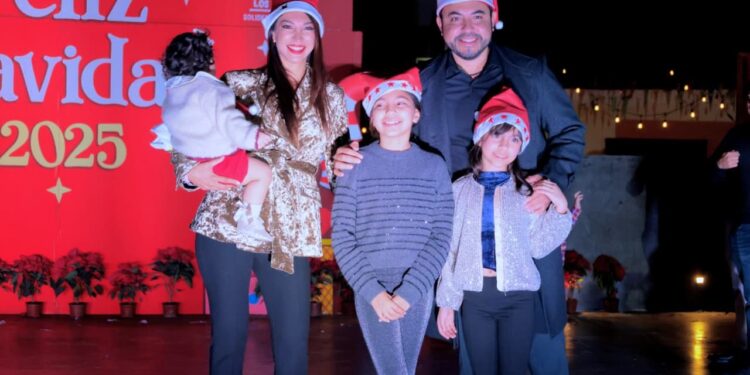 Viven familias cabeñas la magia del Encendido del Árbol Navideño en San José del Cabo y delegaciones municipales