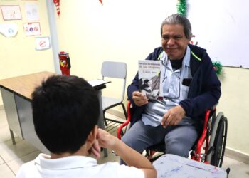 Entrega SEP BCS más de 45 mil cartillas de derechos de las mujeres en nivel secundaria