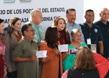 Entrega gobernador VMCC bono anual a jubilados y pensionados de los Poderes del Estado