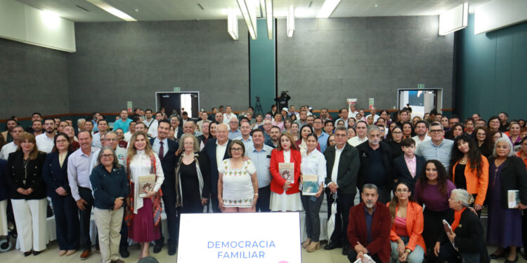 Clausura Gobernador 5° Diplomado de Democracia Familiar orientado a la paz y la convivencia