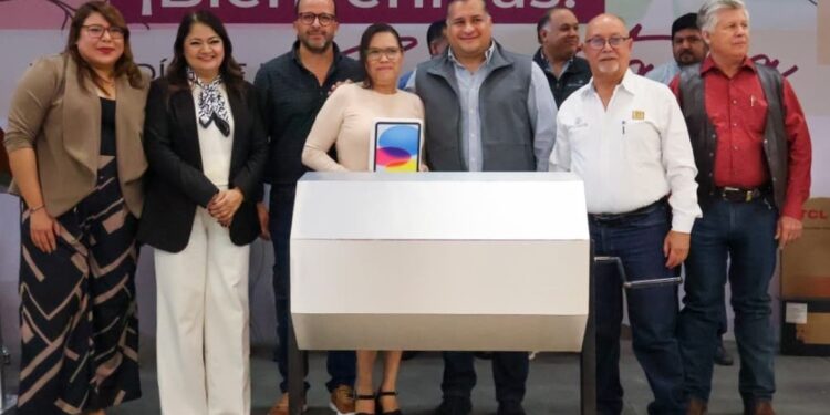 Encabeza secretario general de Gobierno celebración por el Día de la Secretaria