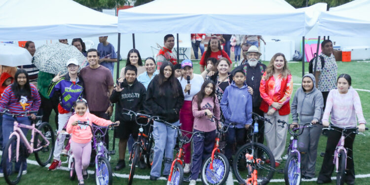 Milena Quiroga encabeza la segunda posada navideña en el Fraccionamiento San Carlos
