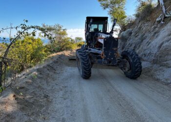 Rehabilita Servicios Públicos 57.6 km de caminos rurales en La Paz