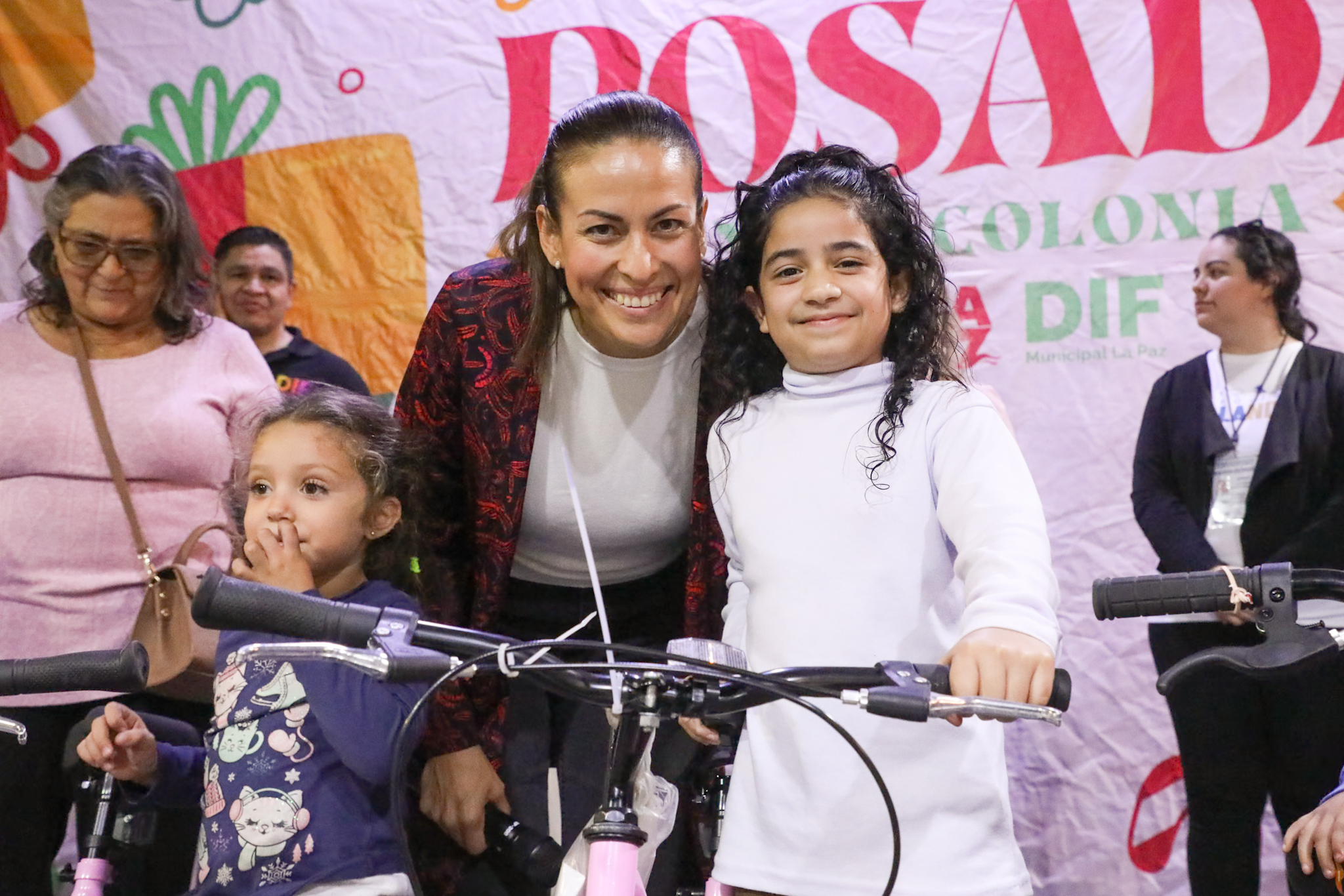 Celebra Milena Quiroga posada navideña con vecinas y vecinos de Solidaridad