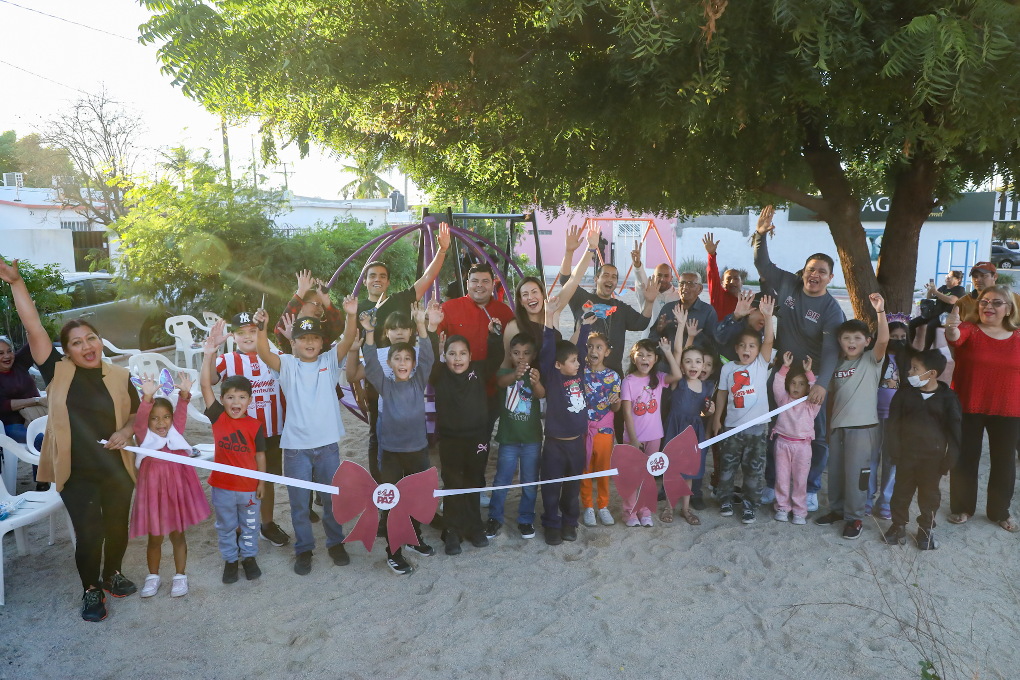 Inaugura Milena Quiroga rehabilitación del parque Pera en Indeco