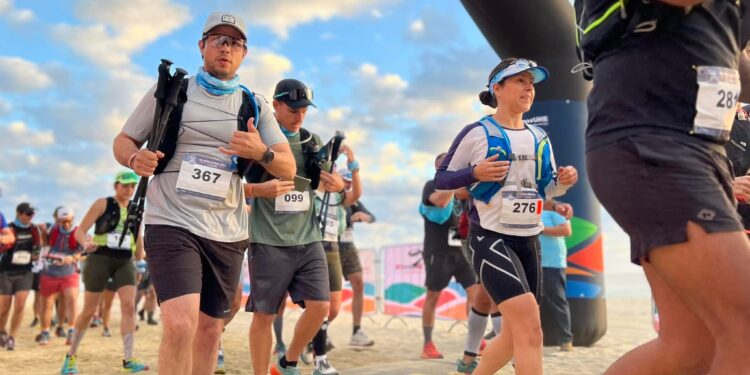 Participan más de mil competidores de 19 países en la carrera pedestre Mar a Mar 2025