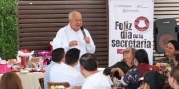 Reconoce Gobernador Víctor Castro labor de secretarias de la Secretaría de Salud