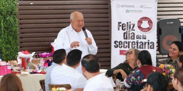 Reconoce Gobernador Víctor Castro labor de secretarias de la Secretaría de Salud