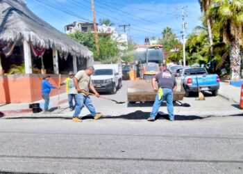 Continúa mejoramiento de calles con el programa “Caza Baches” en Los Cabos