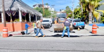 Continúa mejoramiento de calles con el programa “Caza Baches” en Los Cabos