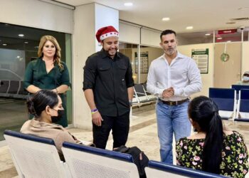 ENTREGAN AMIGOS DE CHRISTIAN AGÚNDEZ CENAS NAVIDEÑAS EN BCS