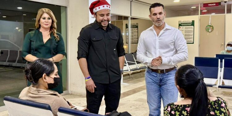 ENTREGAN AMIGOS DE CHRISTIAN AGÚNDEZ CENAS NAVIDEÑAS EN BCS